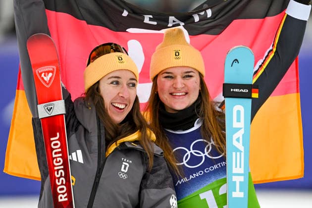 OLYMPICS - Winter Olympic Games, Olympische Spiele, Olympia, OS Milano Cortina 2026 CORTINA D AMPEZZO,ITALY,10.FEB.26 - OLYMPICS, ALPINE SKIING - Winter Olympic Games Milano Cortina 2026, team combined, slalom, women. Image shows the rejoicing of Kira Weidle-Winkelmann (GER) Emma Aicher (GER). Keywords: flag.  GEPAxpictures xAlexanderxSolc