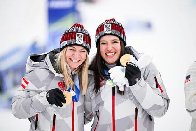 OLYMPICS - Winter Olympic Games, Olympische Spiele, Olympia, OS Milano Cortina 2026 CORTINA D AMPEZZO,ITALY,10.FEB.26 - OLYMPICS, ALPINE SKIING - Winter Olympic Games Milano Cortina 2026, team combined, medal ceremony. Image shows the rejoicing of Ariane Raedler and Katharina Huber (AUT). Keywords: medal, mascot.  GEPAxpictures xAlexanderxSolc