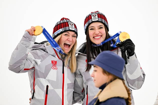 OLYMPICS - Winter Olympic Games, Olympische Spiele, Olympia, OS Milano Cortina 2026 CORTINA D AMPEZZO,ITALY,10.FEB.26 - OLYMPICS, ALPINE SKIING - Winter Olympic Games Milano Cortina 2026, team combined, medal ceremony. Image shows the rejoicing of Ariane Raedler and Katharina Huber (AUT). Keywords: medal.  GEPAxpictures xAlexanderxSolc