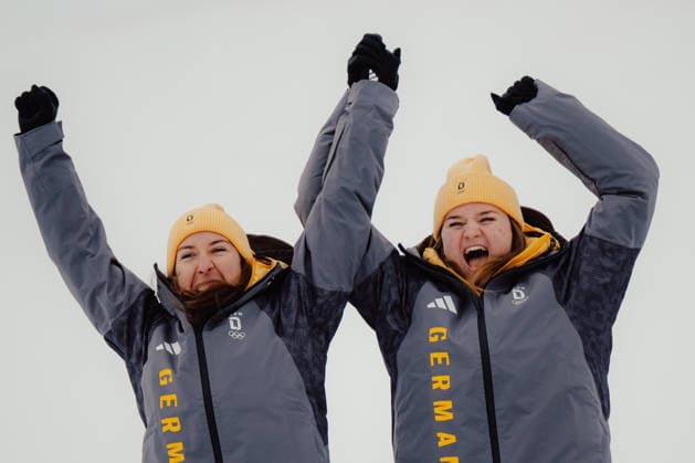 OLYMPICS - Winter Olympic Games, Olympische Spiele, Olympia, OS Milano Cortina 2026 CORTINA D AMPEZZO,ITALY,10.FEB.26 - OLYMPICS, ALPINE SKIING - Winter Olympic Games Milano Cortina 2026, team combined, slalom, women. Image shows the rejoicing of Kira Weidle-Winkelmann (GER) and Emma Aicher (GER).  GEPAxpictures xAlexanderxSolc