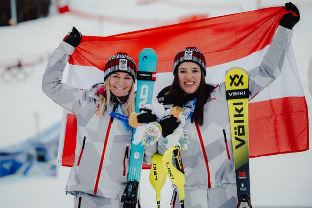 OLYMPICS - Winter Olympic Games, Olympische Spiele, Olympia, OS Milano Cortina 2026 CORTINA D AMPEZZO,ITALY,10.FEB.26 - OLYMPICS, ALPINE SKIING - Winter Olympic Games Milano Cortina 2026, team combined, slalom, women. Image shows the rejoicing of Ariane Raedler (AUT) and Katharina Huber (AUT).  GEPAxpictures xAlexanderxSolc