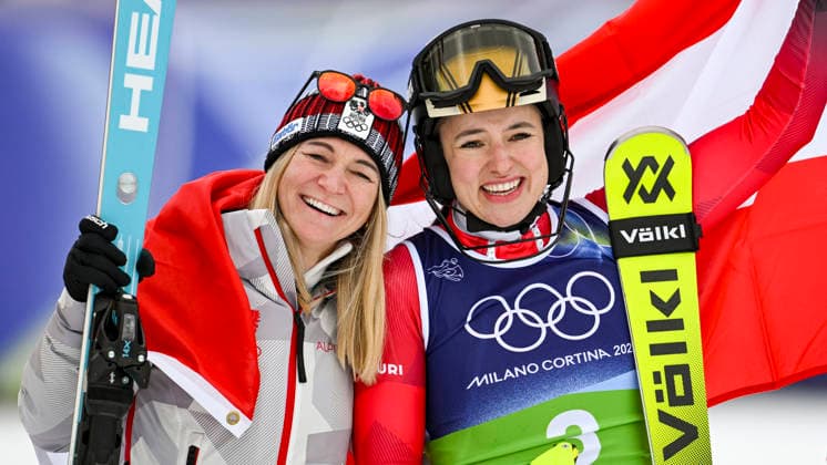 OLYMPICS - Winter Olympic Games, Olympische Spiele, Olympia, OS Milano Cortina 2026 CORTINA D AMPEZZO,ITALY,10.FEB.26 - OLYMPICS, ALPINE SKIING - Winter Olympic Games Milano Cortina 2026, team combined, slalom, women. Image shows the rejoicing of Ariane Raedler and Katharina Huber (AUT). Keywords: flag.  GEPAxpictures xAlexanderxSolc