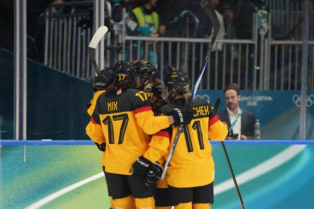 Milano Cortina, 2026 , Winter Olympic Games, Olympische Spiele, Olympia, OS Olympische Winter-Olympische spiele 2026 , Eishockey Frauen, Women s Preliminary Round Italien vs Deutschland , Italy-Germany , Ice hockey, Eishockey Arena Rho Milano, , Deutschland , Germany , jubeln Photocopyright Gladys Chai von der Laage *** Milano Cortina, 2026 , Winter Olympic Games, Winter Olympic Games 2026 , Ice Hockey Women, Women s Preliminary Round Italy vs Germany , Italy Germany , Ice Hockey Arena Rho Milano, , Germany , Germany , cheer Photocopyright Gladys Chai von der Laage
