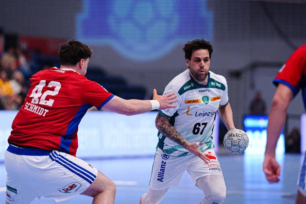 Jan-Chirstian Schmidt (Handball Verein Hamburg, 42), Dean Bombac (SC DHfK Leipzig, 67) GER, Handball Sport Verein Hamburg vs. SC DHfK Leipzig, Handball, 1. Bundesliga, Spieltag 20, Saison 2025 2026, 10.02.2026 GER, Handball Sport Verein Hamburg vs. SC DHfK Leipzig, Handball, 1. Bundesliga, Spieltag 20, Saison 2025 2026, 10.02.2026 Hamburg Copyright: xEibner-Pressefoto MarcelxvonxFehrnx EP_MFN