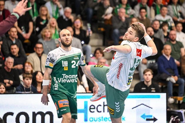 Goeppingen, Deutschland, 10.02.26: Marcel Schiller (FRISCH AUF! Goeppingen) undIan Weber (GWD Minden) im Zweikampf waehrend des Daikin Handball Bundesliga Spiels zwischen FRISCH AUF! Goeppingen vs GWD Minden in der EWS Arena am 10. Februar 2026 in Goeppingen, Deutschland. (Foto von Harry Langer DeFodi Images) Goeppingen, Germany, 10.02.26: Marcel Schiller (FRISCH AUF! Goeppingen) undIan Weber (GWD Minden) battle for the ball during the Daikin Handball Bundesliga match between FRISCH AUF! Goeppingen vs GWD Minden at EWS Arena on February 10, 2026 in Goeppingen, Germany. (Photo by Harry Langer DeFodi Images) (Photo by Harry Langer DeFodi Images) -