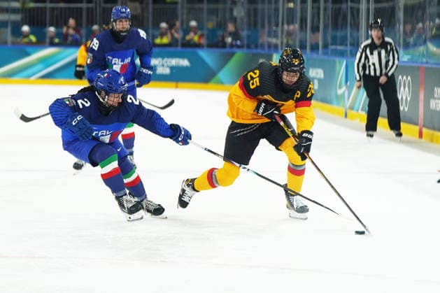 Milano Cortina, 2026 , Winter Olympic Games, Olympische Spiele, Olympia, OS Olympische Winter-Olympische spiele 2026 , Eishockey Frauen, Women s Preliminary Round Italien vs Deutschland , Italy-Germany , Ice hockey, Eishockey Arena Rho Milano, ,Laura Kluge, Amie Varano, Italy, Deutschland , Germany Photocopyright Gladys Chai von der Laage *** Milano Cortina, 2026 , Winter Olympic Games, Winter Olympic Games 2026 , Ice Hockey Women, Women s Preliminary Round Italy vs Germany , Italy Germany , Ice Hockey Arena Rho Milano, ,Laura Kluge, Amie Varano, Italy, Germany , Germany Photocopyright Gladys Chai von der Laage
