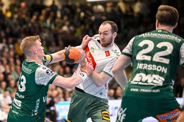 Goeppingen, Deutschland, 10.02.26: Ymir Oern Gislason (FRISCH AUF! Goeppingen) undAlexander Weck (GWD Minden) im Zweikampf waehrend des Daikin Handball Bundesliga Spiels zwischen FRISCH AUF! Goeppingen vs GWD Minden in der EWS Arena am 10. Februar 2026 in Goeppingen, Deutschland. (Foto von Harry Langer DeFodi Images) Goeppingen, Germany, 10.02.26: Ymir Oern Gislason (FRISCH AUF! Goeppingen) undAlexander Weck (GWD Minden) battle for the ball during the Daikin Handball Bundesliga match between FRISCH AUF! Goeppingen vs GWD Minden at EWS Arena on February 10, 2026 in Goeppingen, Germany. (Photo by Harry Langer DeFodi Images) (Photo by Harry Langer DeFodi Images) -