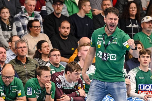 Goeppingen, Deutschland, 10.02.26: Trainer Ben Matschke (FRISCH AUF! Goeppingen) gestikuliert, gestik waehrend des Daikin Handball Bundesliga Spiels zwischen FRISCH AUF! Goeppingen vs GWD Minden in der EWS Arena am 10. Februar 2026 in Goeppingen, Deutschland. (Foto von Harry Langer DeFodi Images) Goeppingen, Germany, 10.02.26: Trainer Ben Matschke (FRISCH AUF! Goeppingen) gestures during the Daikin Handball Bundesliga match between FRISCH AUF! Goeppingen vs GWD Minden at EWS Arena on February 10, 2026 in Goeppingen, Germany. (Photo by Harry Langer DeFodi Images) (Photo by Harry Langer DeFodi Images) -