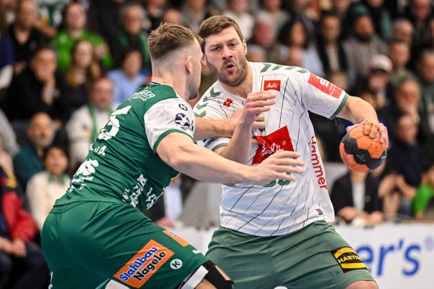 Goeppingen, Deutschland, 10.02.26: Ludvig Jurmala Astroem (FRISCH AUF! Goeppingen) und Malte Donker (GWD Minden) im Zweikampf waehrend des Daikin Handball Bundesliga Spiels zwischen FRISCH AUF! Goeppingen vs GWD Minden in der EWS Arena am 10. Februar 2026 in Goeppingen, Deutschland. (Foto von Harry Langer DeFodi Images) Goeppingen, Germany, 10.02.26: Ludvig Jurmala Astroem (FRISCH AUF! Goeppingen) und Malte Donker (GWD Minden) battle for the ball during the Daikin Handball Bundesliga match between FRISCH AUF! Goeppingen vs GWD Minden at EWS Arena on February 10, 2026 in Goeppingen, Germany. (Photo by Harry Langer DeFodi Images) (Photo by Harry Langer DeFodi Images) -