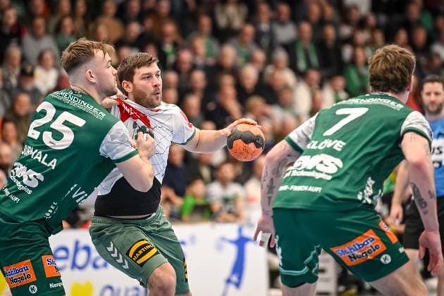 Goeppingen, Deutschland, 10.02.26: Ludvig Jurmala Astroem (FRISCH AUF! Goeppingen), Malte Donker (GWD Minden) und Victor Kloeve (FRISCH AUF! Goeppingen) im Zweikampf waehrend des Daikin Handball Bundesliga Spiels zwischen FRISCH AUF! Goeppingen vs GWD Minden in der EWS Arena am 10. Februar 2026 in Goeppingen, Deutschland. (Foto von Harry Langer DeFodi Images) Goeppingen, Germany, 10.02.26: Ludvig Jurmala Astroem (FRISCH AUF! Goeppingen), Malte Donker (GWD Minden) und Victor Kloeve (FRISCH AUF! Goeppingen) battle for the ball during the Daikin Handball Bundesliga match between FRISCH AUF! Goeppingen vs GWD Minden at EWS Arena on February 10, 2026 in Goeppingen, Germany. (Photo by Harry Langer DeFodi Images) (Photo by Harry Langer DeFodi Images) -