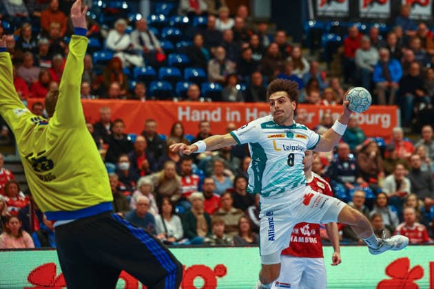 Handball I Herren I Saison 2025 2026 I Bundesliga I 20. Spieltag I HSV Hamburg - SC DHFK Leipzig I 10.02.2026 Mohamed Essam Moustafa El-Tayar (12, HSV Hamburg) Lucas Krzikalla (8, SC DHfK Leipzig) Copyright: xLobeca RalfxHomburgx