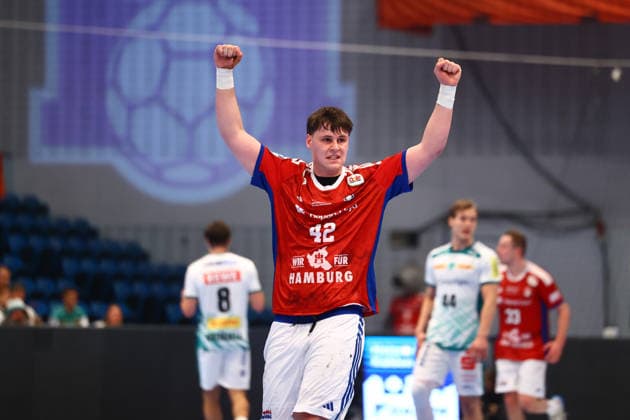 Handball I Herren I Saison 2025 2026 I Bundesliga I 20. Spieltag I HSV Hamburg - SC DHFK Leipzig I 10.02.2026 Jan-Christian Schmidt (42, HSV Hamburg) bejubelt sein erstes Tor Hamburg Alsterdorfer Sporthalle Hamburg Deutschland Copyright: xLobeca RalfxHomburgx