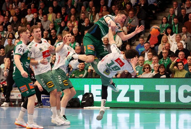 10.22.2026, Deutschland, Göppingen, Handball DAIKIN HBL, FRISCH AUF! Göppingen vs. GWD Minden, v.l. Oskar Sunnefeldt (FAG), Jakub Sterba (GWD)