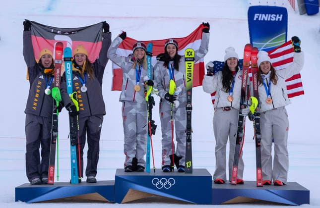 (260210) -- CORTINA D AMPEZZO, Feb. 10, 2026 -- Gold medalists Ariane Raedler (3rd L) and Katharina Huber (3rd R) of Austria, Silver medalists Kira Weidle-Winkelmann (1st L) and Emma Aicher (2nd L) of Germany and bronze medalists Jacqueline Wiles (2nd R) and Paula Moltzan of the United States pose for a photo during the awarding ceremony of the alpine skiing women s team combined at the Milan-Cortina 2026 Olympic Winter games, Winterspiele,Spiele, Summer games in Cortina, Italy, Feb. 10, 2026. ) (MICO2026)ITALY-CORTINA D AMPEZZO-OLYMPIC WINTER GAMES-ALPINE SKIING-WOMEN S TEAM COMBINED FeixMaohua 