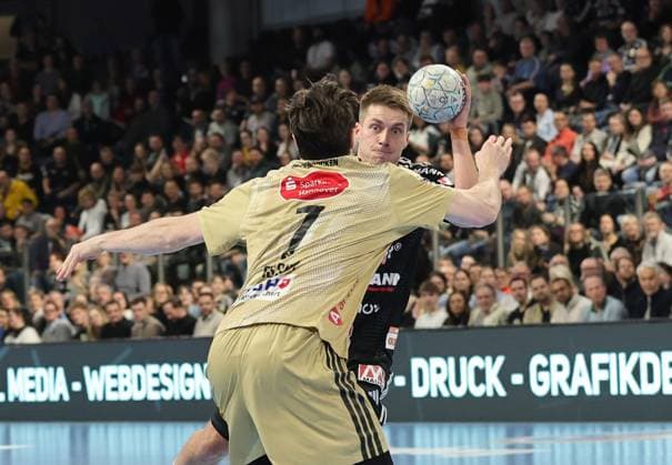 10.02.2026 - Handball - 1. Bundesliga DAIKIN HBL - Saison 2025 2026 - 20. Spieltag: HC Erlangen Metropolregion Nürnberg HCE - TSV Hannover-Burgdorf ( Die Recken ) - DaMa - xdaxmax - Leif Tissier (7, TSV Hannover-Burgdorf ) Viggo Kristjansson (73, HC Erlangen HCE )