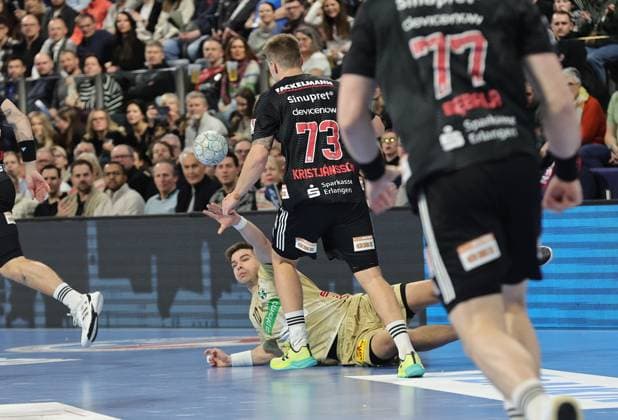10.02.2026 - Handball - 1. Bundesliga DAIKIN HBL - Saison 2025 2026 - 20. Spieltag: HC Erlangen Metropolregion Nürnberg HCE - TSV Hannover-Burgdorf ( Die Recken ) - DaMa - xdaxmax - Renars Uscins (10, TSV Hannover-Burgdorf ) Viggo Kristjansson (73, HC Erlangen HCE )