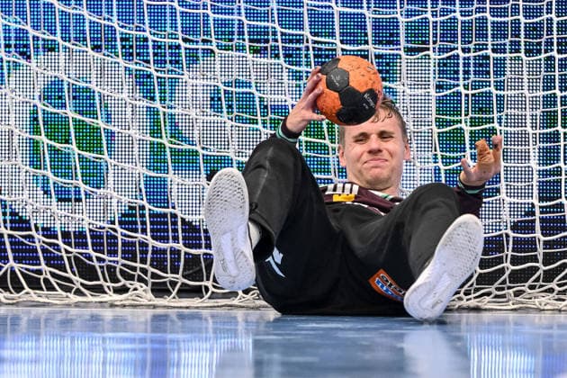 Goeppingen, Deutschland, 10.02.26: Torwart Kristian Saveras (FRISCH AUF! Goeppingen) enttaeusscht waehrend des Daikin Handball Bundesliga Spiels zwischen FRISCH AUF! Goeppingen vs GWD Minden in der EWS Arena am 10. Februar 2026 in Goeppingen, Deutschland. (Foto von Harry Langer DeFodi Images) Goeppingen, Germany, 10.02.26: Torwart Kristian Saveras (FRISCH AUF! Goeppingen) looks dejected during the Daikin Handball Bundesliga match between FRISCH AUF! Goeppingen vs GWD Minden at EWS Arena on February 10, 2026 in Goeppingen, Germany. (Photo by Harry Langer DeFodi Images) (Photo by Harry Langer DeFodi Images) -