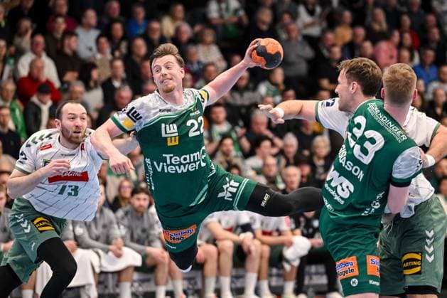 Goeppingen, Deutschland, 10.02.26: Alexander Weck (GWD Minden) und Erik Persson (FRISCH AUF! Goeppingen) im Zweikampf waehrend des Daikin Handball Bundesliga Spiels zwischen FRISCH AUF! Goeppingen vs GWD Minden in der EWS Arena am 10. Februar 2026 in Goeppingen, Deutschland. (Foto von Harry Langer DeFodi Images) Goeppingen, Germany, 10.02.26: Alexander Weck (GWD Minden) und Erik Persson (FRISCH AUF! Goeppingen) battle for the ball during the Daikin Handball Bundesliga match between FRISCH AUF! Goeppingen vs GWD Minden at EWS Arena on February 10, 2026 in Goeppingen, Germany. (Photo by Harry Langer DeFodi Images) (Photo by Harry Langer DeFodi Images) -