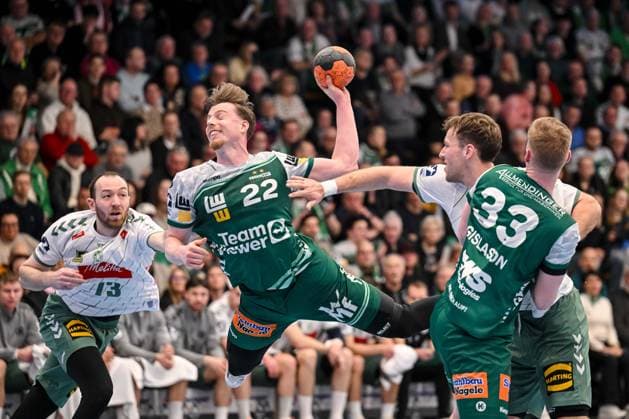 Goeppingen, Deutschland, 10.02.26: Alexander Weck (GWD Minden) und Erik Persson (FRISCH AUF! Goeppingen) im Zweikampf waehrend des Daikin Handball Bundesliga Spiels zwischen FRISCH AUF! Goeppingen vs GWD Minden in der EWS Arena am 10. Februar 2026 in Goeppingen, Deutschland. (Foto von Harry Langer DeFodi Images) Goeppingen, Germany, 10.02.26: Alexander Weck (GWD Minden) und Erik Persson (FRISCH AUF! Goeppingen) battle for the ball during the Daikin Handball Bundesliga match between FRISCH AUF! Goeppingen vs GWD Minden at EWS Arena on February 10, 2026 in Goeppingen, Germany. (Photo by Harry Langer DeFodi Images) (Photo by Harry Langer DeFodi Images) -