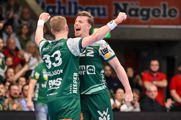 Goeppingen, Deutschland, 10.02.26: Ymir Oern Gislason (FRISCH AUF! Goeppingen) und Erik Persson (FRISCH AUF! Goeppingen) gestikuliert, gestik, Jubeln waehrend des Daikin Handball Bundesliga Spiels zwischen FRISCH AUF! Goeppingen vs GWD Minden in der EWS Arena am 10. Februar 2026 in Goeppingen, Deutschland. (Foto von Harry Langer DeFodi Images) Goeppingen, Germany, 10.02.26: Ymir Oern Gislason (FRISCH AUF! Goeppingen) und Erik Persson (FRISCH AUF! Goeppingen) gestures during the Daikin Handball Bundesliga match between FRISCH AUF! Goeppingen vs GWD Minden at EWS Arena on February 10, 2026 in Goeppingen, Germany. (Photo by Harry Langer DeFodi Images) (Photo by Harry Langer DeFodi Images) -