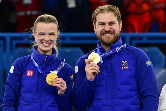 CORTINA, ITALY 20260210 Sweden s Isabella Wrana and Rasmus Wrana with their gold medals in mixed curling in Cortina. *** The image is included in the SPORTS PACKAGE. For others PAYMENT IMAGE ** CORTINA ITALY x10030x *** CORTINA, ITALY 20260210 Sweden s Isabella Wrana and Rasmus Wrana with their gold medals in mixed curling in Cortina The image is included in the SPORTS PACKAGE For others PAYMENT IMAGE CORTINA ITALY x10030x  Copyright: xJonasxEkströmer TTx 2026 OLYMPICS MIXED CURLING FINAL