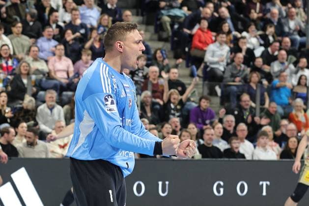 10.02.2026 - Handball - 1. Bundesliga DAIKIN HBL - Saison 2025 2026 - 20. Spieltag: HC Erlangen Metropolregion Nürnberg HCE - TSV Hannover-Burgdorf ( Die Recken ) - DaMa - xdaxmax - Jubel Freude - Dario Quenstedt (1, HC Erlangen HCE ) ballt Faust Fäuste