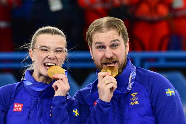 CORTINA, ITALY 20260210 Sweden s Isabella Wrana and Rasmus Wrana with their gold medals in mixed curling in Cortina. *** The image is included in the SPORTS PACKAGE. For others PAYMENT IMAGE ** CORTINA ITALY x10030x *** CORTINA, ITALY 20260210 Sweden s Isabella Wrana and Rasmus Wrana with their gold medals in mixed curling in Cortina The image is included in the SPORTS PACKAGE For others PAYMENT IMAGE CORTINA ITALY x10030x  Copyright: xJonasxEkströmer TTx 2026 OLYMPICS MIXED CURLING FINAL