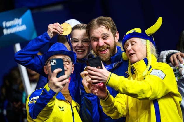 260210 Isabella Wrana and Rasmus Wrana of Sweden celebrate with their parents Mats and Monika Wrana after the mixed doubles curling final match between Sweden and USA during day 4 of the 2026 Winter Olympics on February 10, 2026 in Cortina. Photo: Joel Marklund BILDBYRAN kod JM JM0787 bbeng curling Olympic Games, Olympische Spiele, Olympia, OS olympics winter olympics os ol olympiska spel vinter-os olympiske leker milano cortina 2026 milan cortina 2026 milano cortina 2026 olympic games milano cortina 2026 winter olympic games milano cortina-os milano cortina-ol vinter-ol final sverige sweden usa united states jubel gold guld *** 260210 Isabella Wrana and Rasmus Wrana of Sweden celebrate with their parents Mats and Monika Wrana after the mixed doubles curling final match between Sweden and USA during day 4 of the 2026 Winter Olympics on February 10, 2026 in Cortina Photo Joel Marklund BILDBYRAN kod JM JM0787 bbeng curling olympic games olympics winter olympics os ol olympiska spel vinter os olympiske leker milano cortina 2026 milan cortina 2026 milano cortina 2026 olympic games milano cortina 2026 winter olympic games milano cortina os milano cortina ol vinter ol final sverige sweden usa united states jubel gold guld  Copyright: JOELxMARKLUND BB260210JM231
