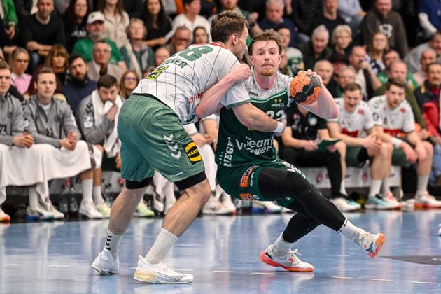 Goeppingen, Deutschland, 10.02.26: Tom Bergner (GWD Minden) und Erik Persson (FRISCH AUF! Goeppingen) im Zweikampf waehrend des Daikin Handball Bundesliga Spiels zwischen FRISCH AUF! Goeppingen vs GWD Minden in der EWS Arena am 10. Februar 2026 in Goeppingen, Deutschland. (Foto von Harry Langer DeFodi Images) Goeppingen, Germany, 10.02.26: Tom Bergner (GWD Minden) und Erik Persson (FRISCH AUF! Goeppingen) battle for the ball during the Daikin Handball Bundesliga match between FRISCH AUF! Goeppingen vs GWD Minden at EWS Arena on February 10, 2026 in Goeppingen, Germany. (Photo by Harry Langer DeFodi Images) (Photo by Harry Langer DeFodi Images) -