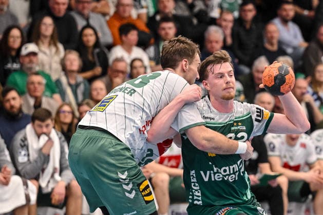 Goeppingen, Deutschland, 10.02.26: Tom Bergner (GWD Minden) und Erik Persson (FRISCH AUF! Goeppingen) im Zweikampf waehrend des Daikin Handball Bundesliga Spiels zwischen FRISCH AUF! Goeppingen vs GWD Minden in der EWS Arena am 10. Februar 2026 in Goeppingen, Deutschland. (Foto von Harry Langer DeFodi Images) Goeppingen, Germany, 10.02.26: Tom Bergner (GWD Minden) und Erik Persson (FRISCH AUF! Goeppingen) battle for the ball during the Daikin Handball Bundesliga match between FRISCH AUF! Goeppingen vs GWD Minden at EWS Arena on February 10, 2026 in Goeppingen, Germany. (Photo by Harry Langer DeFodi Images) (Photo by Harry Langer DeFodi Images) -