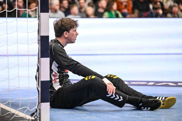 Goeppingen, Deutschland, 10.02.26: Torwart Malte Semisch (GWD Minden) enttaeusscht waehrend des Daikin Handball Bundesliga Spiels zwischen FRISCH AUF! Goeppingen vs GWD Minden in der EWS Arena am 10. Februar 2026 in Goeppingen, Deutschland. (Foto von Harry Langer DeFodi Images) Goeppingen, Germany, 10.02.26: Torwart Malte Semisch (GWD Minden) looks dejected during the Daikin Handball Bundesliga match between FRISCH AUF! Goeppingen vs GWD Minden at EWS Arena on February 10, 2026 in Goeppingen, Germany. (Photo by Harry Langer DeFodi Images) (Photo by Harry Langer DeFodi Images) -
