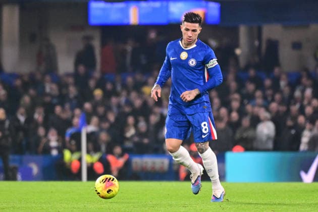 Chelsea v Leeds United, Premier League Chelsea midfielder Enzo Fernandez (8) looks to release the ball during the Premier League match between Chelsea and Leeds United at Stamford Bridge, London, UK on 10 February 2026. London Stamford Bridge Greater London UK Editorial use only DataCo restrictions apply See www.football-dataco.com , Copyright: xDennisxGoodwinx PSI-23726-0017