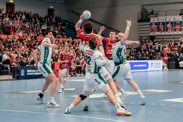 Deutschland: Handball-Bundesliga, DAIKIN HBL 2025 26, 20. Spieltag Handball Verein Hamburg vs SC DHfK Leipzig Sporthalle Hamburg (Hamburg): Oliver Norlyk (HSV Hamburg, 5), Dean Bombac (SC DHfK Leipzig, 67), Moritz Preuss (SC DHfK Leipzig, 24), Franz Semper (SC DHfK Leipzig, 32), Jan Schmidt (HSV Hamburg, 42), Nicolaj Jörgensen (HSV Hamburg, 11) Copyright: xStefanxTrochax