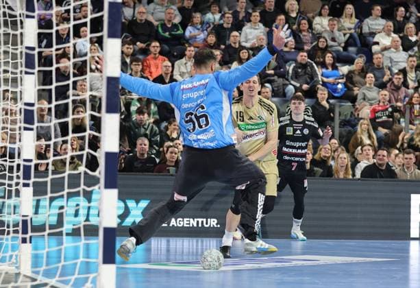 10.02.2026 - Handball - 1. Bundesliga DAIKIN HBL - Saison 2025 2026 - 20. Spieltag: HC Erlangen Metropolregion Nürnberg HCE - TSV Hannover-Burgdorf ( Die Recken ) - DaMa - xdaxmax - Khalifa Ghedbane (96, HC Erlangen HCE ) Marius Steinhauser (19, TSV Hannover-Burgdorf )
