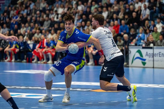 Daikin Handball Bundesliga, VfL Gummersbach - SG Flensburg Handewitt, 10.02.2026 Julian Köster (VfL Gummersbach, 7), Johannes Golla (SG Flensburg-Handewitt, 4), ; Daikin Handball Bundesliga, VfL Gummersbach - SG Flensburg Handewitt, 10.02.2026 Copyright: xBEAUTIFULxSPORTS Erlhofx