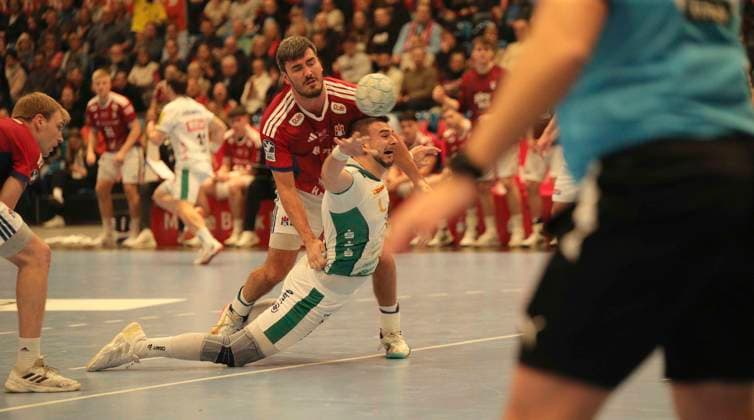 Foto : Torwurf von ..... Luka ROGAN (Leipzig) gegen Jacob Arenth LASSEN (HSV) Handball Herren 1. Bundesliga am Di. 10.02.2026 HSV Handball - SC DHFK Leipzig