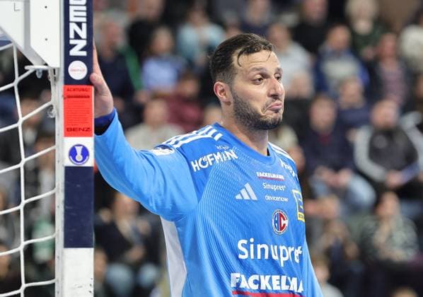 10.02.2026 - Handball - 1. Bundesliga DAIKIN HBL - Saison 2025 2026 - 20. Spieltag: HC Erlangen Metropolregion Nürnberg HCE - TSV Hannover-Burgdorf ( Die Recken ) - DaMa - xdaxmax - Khalifa Ghedbane (96, HC Erlangen HCE ) gestikuliert nachdenklich
