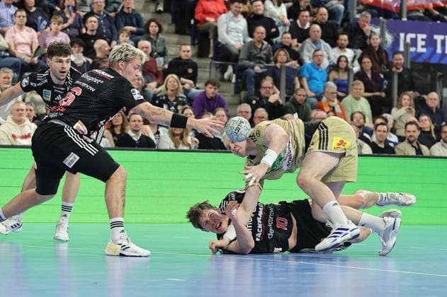 10.02.2026 - Handball - 1. Bundesliga DAIKIN HBL - Saison 2025 2026 - 20. Spieltag: HC Erlangen Metropolregion Nürnberg HCE - TSV Hannover-Burgdorf ( Die Recken ) - DaMa - xdaxmax - Marek Nissen (6, HC Erlangen HCE ) Florian Scheerer (10, HC Erlangen HCE ) Justus Fischer (54, TSV Hannover-Burgdorf )