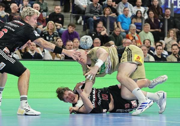 10.02.2026 - Handball - 1. Bundesliga DAIKIN HBL - Saison 2025 2026 - 20. Spieltag: HC Erlangen Metropolregion Nürnberg HCE - TSV Hannover-Burgdorf ( Die Recken ) - DaMa - xdaxmax - Marek Nissen (6, HC Erlangen HCE ) Florian Scheerer (10, HC Erlangen HCE ) Justus Fischer (54, TSV Hannover-Burgdorf )