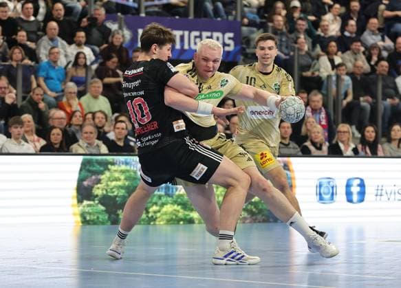 10.02.2026 - Handball - 1. Bundesliga DAIKIN HBL - Saison 2025 2026 - 20. Spieltag: HC Erlangen Metropolregion Nürnberg HCE - TSV Hannover-Burgdorf ( Die Recken ) - DaMa - xdaxmax - Florian Scheerer (10, HC Erlangen HCE ) Justus Fischer (54, TSV Hannover-Burgdorf )