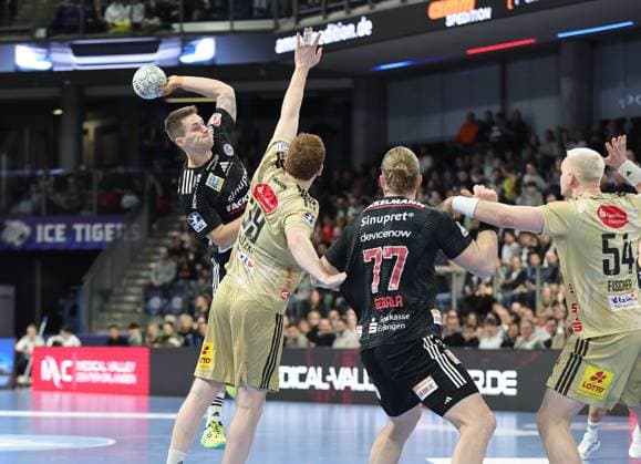 10.02.2026 - Handball - 1. Bundesliga DAIKIN HBL - Saison 2025 2026 - 20. Spieltag: HC Erlangen Metropolregion Nürnberg HCE - TSV Hannover-Burgdorf ( Die Recken ) - DaMa - xdaxmax - Viggo Kristjansson (73, HC Erlangen HCE ) Lukas Stutzke (39, TSV Hannover-Burgdorf )