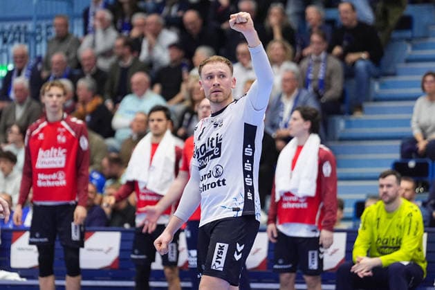 10.02.2026, xydrx, Handball, 1.HBL, VfL Gummersbach - SG Flensburg-Handewitt, Schwalbe-Arena: Simon Pytlick (SG Flensburg-Handewitt 2) jubelnd Photo: xYannisxDreimannxPressefotoKochx Nordrhein-Westfahlen Deutschland