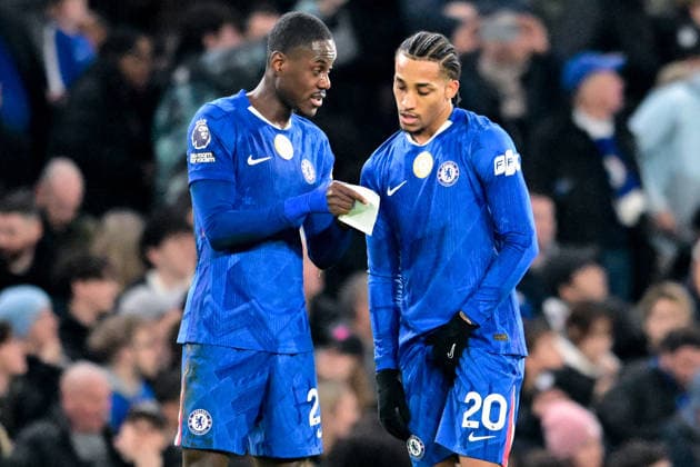 Chelsea v Leeds United, Premier League Chelsea defender Trevor Chalobah (23) shows a note from Chelsea head coach Liam Rosenior to Chelsea forward Joao Pedro (20) during the Premier League match between Chelsea and Leeds United at Stamford Bridge, London, UK on 10 February 2026. London Stamford Bridge Greater London UK Editorial use only DataCo restrictions apply See www.football-dataco.com , Copyright: xDennisxGoodwinx PSI-23726-0029