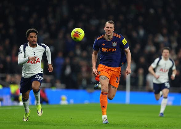 10th February 2026; Tottenham Hotspur Stadium, London, England; Premier League Football, Tottenham Hotspur versus Newcastle United; Dan Burn of Newcastle United and Wilson Odobert of Tottenham Hotspur sprinting for the ball  JohnxPatrickxFletcher Content restricted for UK based newspaper
