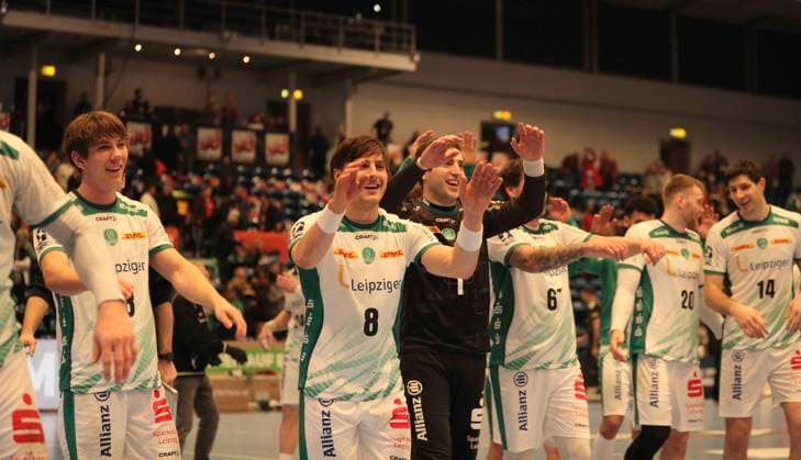 Foto : Jubel nach dem Schlußpfiff bei den Spielern aus Leipzig , hier freuen sich Lucas Krzikalla und Staffan PETER (links , 18) und Torhüter Domenico Ebner (Leipzig) Handball Herren 1. Bundesliga am Di. 10.02.2026 HSV Handball - SC DHFK Leipzig