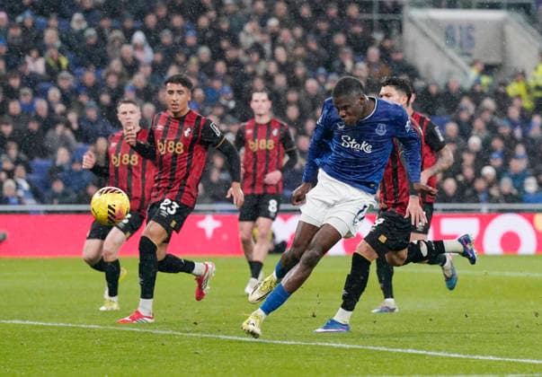 Liverpool, England, 10th February 2026. Thierno Barry of Everton misses a chance to score during the Everton vs AFC Bournemouth Premier League match at Hill Dickinson Stadium, Liverpool. Picture credit should read: Andrew Yates Sportimage EDITORIAL USE ONLY. No use with unauthorised audio, video, data, fixture lists, club league logos or live services. Online in-match use limited to 120 images, no video emulation. No use in betting, games or single club league player publications. SPI_022_AY_Everton_Leeds SPI-4516-0021