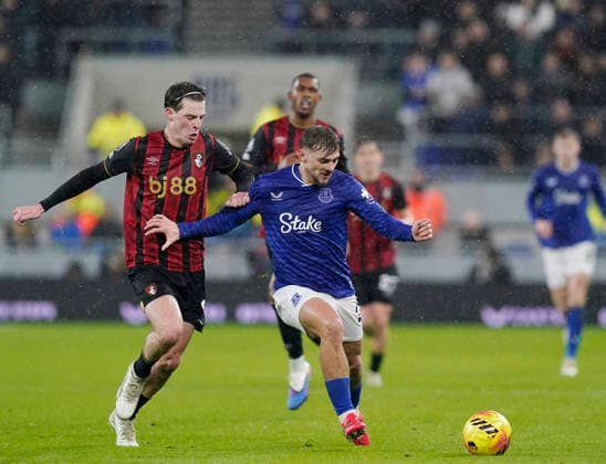 Liverpool, England, 10th February 2026. Alex Scott of Bournemouth and Kiernan Dewsbury-Hall of Everton during the Everton vs AFC Bournemouth Premier League match at Hill Dickinson Stadium, Liverpool. Picture credit should read: Andrew Yates Sportimage EDITORIAL USE ONLY. No use with unauthorised audio, video, data, fixture lists, club league logos or live services. Online in-match use limited to 120 images, no video emulation. No use in betting, games or single club league player publications. SPI_025_AY_Everton_Leeds SPI-4516-0023
