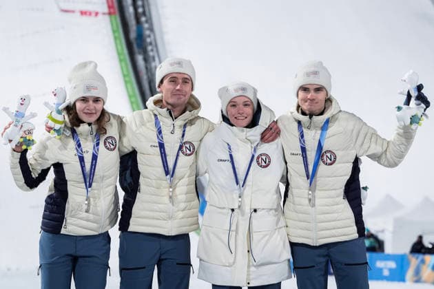 Vinter-OL i Milano Cortina 2026 Val di Fiemme, Italy 20260210. Silver medalists Eirin Maria Kvandal, Marius Lindvik, Anna Odine Strom and Kristoffer Eriksen Sundal receive the silver medal during the medal ceremony for the mixed team competition in Ski jumping, Skispringen, Ski, nordisch in Predazzo during the Winter Olympics in Milano Cortina 2026. Photo: Terje Pedersen NTB Val di Fiemme Italia EDITORIAL USE ONLY. RESTRICTED USE FOR BETTING COMPANIES Ref:_SPOkrPf8RFHcEQ.jpg *** Winter Olympics in Milano Cortina 2026 Val di Fiemme, Italy 20260210 Silver medalists Eirin Maria Kvandal, Marius Lindvik, Anna Odine Strom and Kristoffer Eriksen Sundal receive the silver medal during the medal ceremony for the mixed team competition in ski jumping in Predazzo during the Winter Olympics in Milano Cortina 2026 Photo Terje Pedersen NTB Val di Fiemme Italia EDITORIAL USE ONLY RESTRICTED USE FOR BETTING COMPANIES  Copyright: xTerjexPedersenx xNTBx