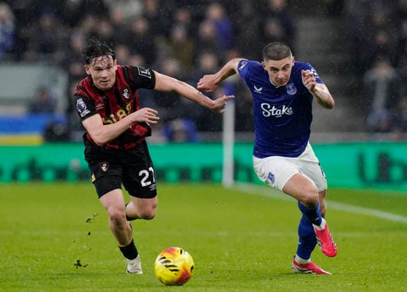 Liverpool, England, 10th February 2026. Alex Toth of Bournemouth and Vitalii Mykolenko of Everton during the Everton vs AFC Bournemouth Premier League match at Hill Dickinson Stadium, Liverpool. Picture credit should read: Andrew Yates Sportimage EDITORIAL USE ONLY. No use with unauthorised audio, video, data, fixture lists, club league logos or live services. Online in-match use limited to 120 images, no video emulation. No use in betting, games or single club league player publications. SPI_027_AY_Everton_Leeds SPI-4516-0025