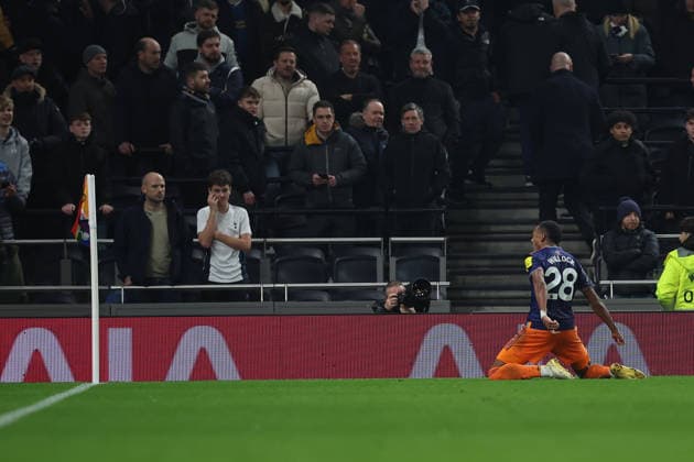 Tottenham Hotspur v Newcastle United, Premier League GOAL CELEBRATION Newcastle United Midfielder Joe Willock (28) makes it 0-1 during the Premier League match between Tottenham Hotspur and Newcastle United at Tottenham Hotspur Stadium, London, UK on 10 February 2026. London Tottenham Hotspur Stadium London UK Editorial use only DataCo restrictions apply See www.football-dataco.com , Copyright: xChrisxFoxwellx PSI-23717-0019